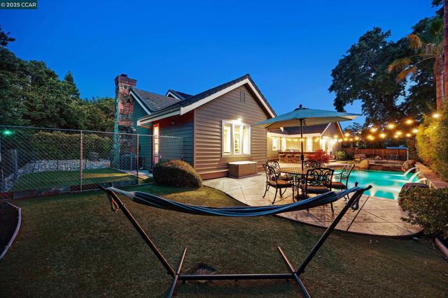 10 Woodside Dr, Danville CA: https://media.crmls.org/mediaz/64545e37-75cb-4e41-bf1b-8d377636948f.jpg
