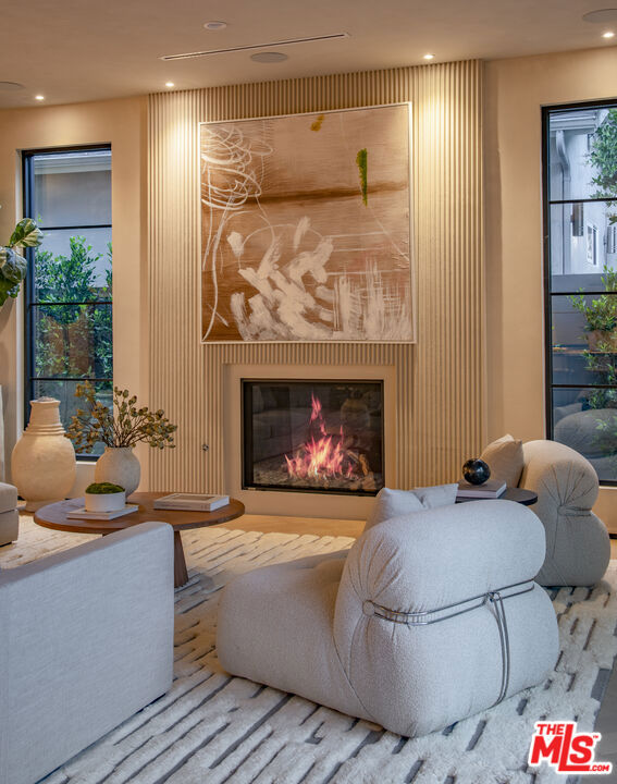 4112 Shadyglade Avenue, Studio City CA: https://media.crmls.org/mediaz/645465a3-46e8-4814-b855-97a2393229df.jpg