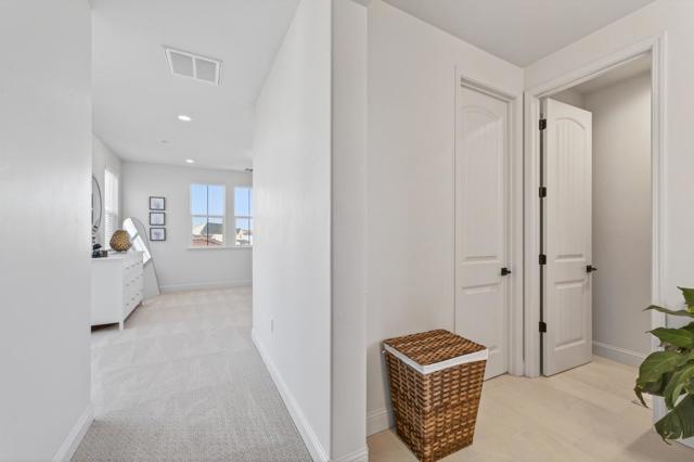 585 Santa Lucia Way, Marina CA: https://media.crmls.org/mediaz/6454adbb-ad4d-4521-9ab7-fd27ba621014.jpg