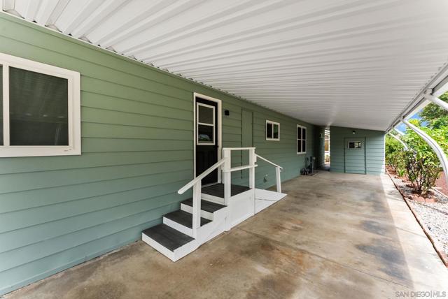 9255 N Magnolia, Santee CA: https://media.crmls.org/mediaz/6455a1f1-b8e6-4d3c-bf55-3af8ac6011a9.jpg