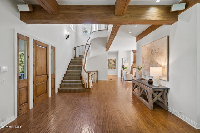 1464 Hidden Valley Road, Thousand Oaks CA: https://media.crmls.org/mediaz/6455cfd5-485d-40ed-9ebf-603209035562.jpg