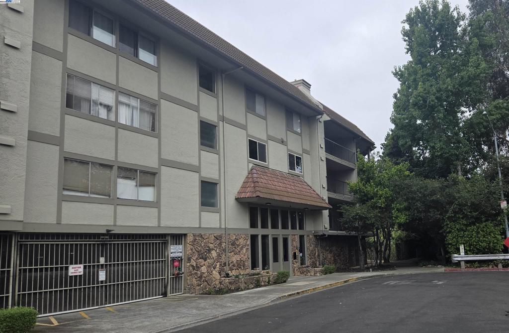 400 Davis St #103