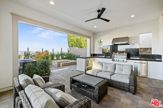 20162 W Cromwell Way, Porter Ranch CA: https://media.crmls.org/mediaz/64569976-23d4-44ef-9227-d55fe617fdd3.jpg