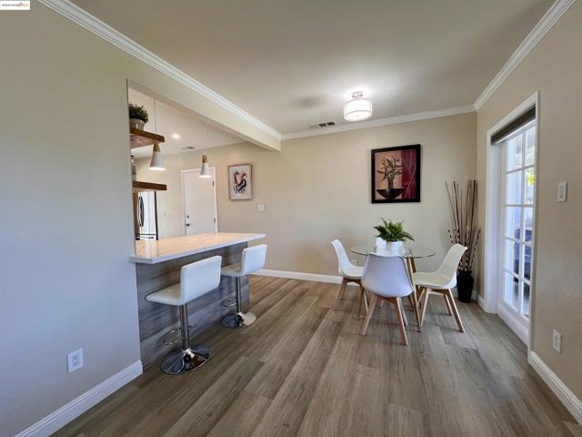 389 White Dr, Hayward CA: https://media.crmls.org/mediaz/64572d66-b76a-48cb-8dae-67370d4e729d.jpg