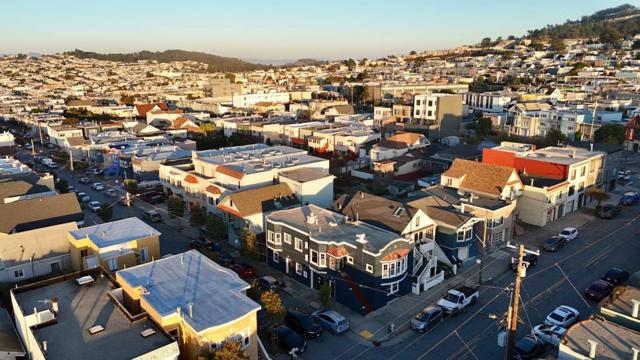 42 Farragut, San Francisco CA: https://media.crmls.org/mediaz/64579d4d-539c-4704-8e6d-0ed74d6778af.jpg