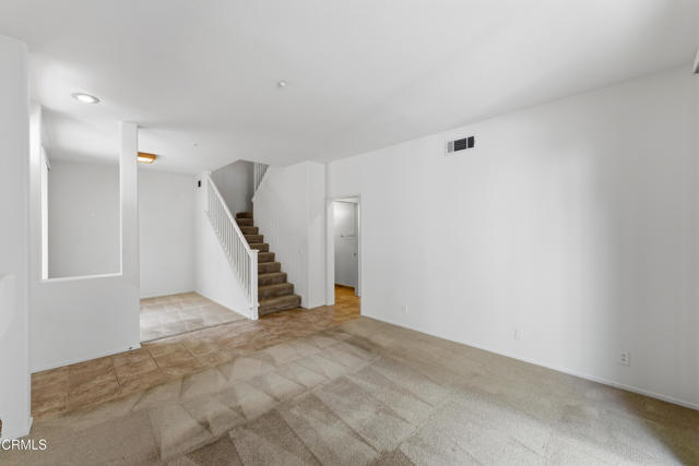 Detail Gallery Image 8 of 42 For 11805 San Tropez Pl, Moorpark,  CA 93021 - 3 Beds | 2/1 Baths