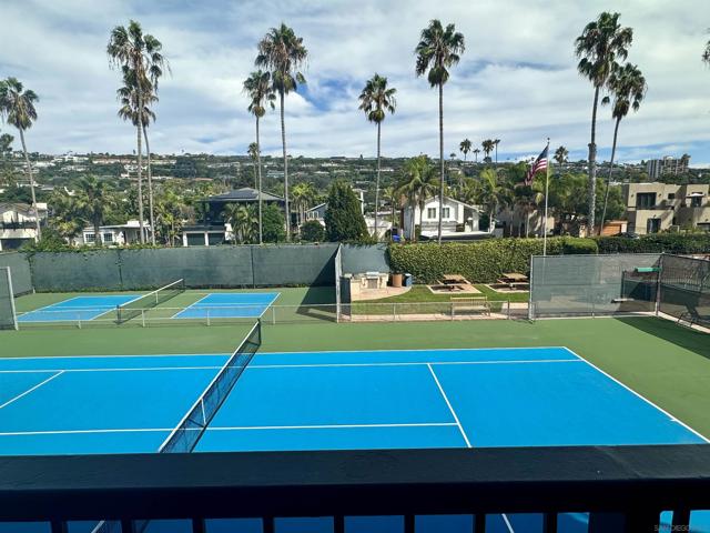 8110 El Paseo Grande, La Jolla CA: https://media.crmls.org/mediaz/64585678-25b3-49bc-8e0e-bb335c4b8c40.jpg