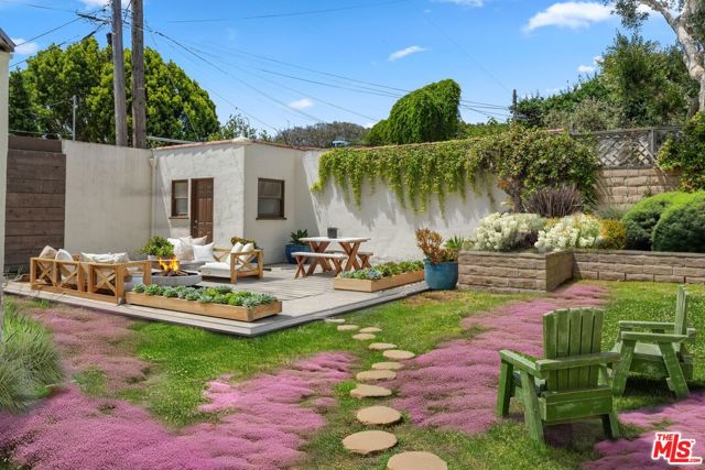 2218 Pearl Street, Santa Monica CA: https://media.crmls.org/mediaz/6458b9c1-0ec2-48c5-b414-d37f17285a68.jpg