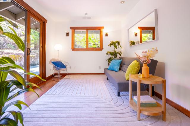 351 El Toyonal, Orinda CA: https://media.crmls.org/mediaz/6458da87-e94b-4733-bfa3-9531ad4a1c6b.jpg