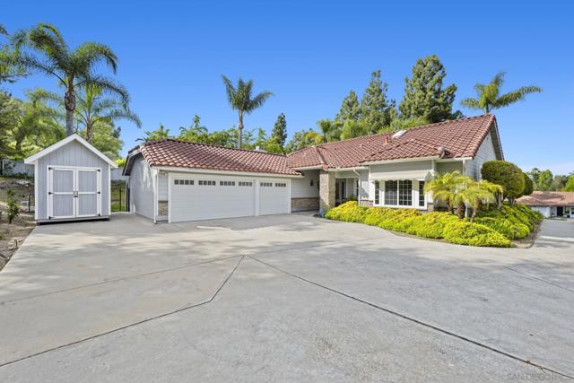 2241 Willowbrook St, Escondido CA: https://media.crmls.org/mediaz/6458e551-2bae-4c5c-b7a1-1932042f7741.jpg