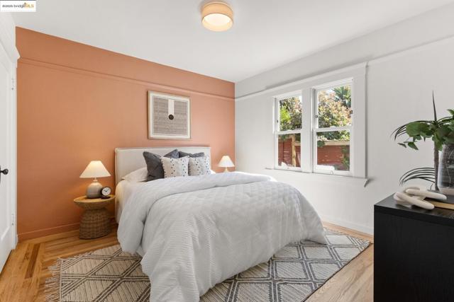 4008 Woodruff Ave, Oakland CA: https://media.crmls.org/mediaz/64590329-406e-4b91-a2c3-922a6f212708.jpg