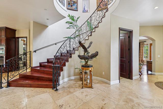 15035 Orchard View Dr, Poway CA: https://media.crmls.org/mediaz/6459419e-b4dd-4b59-8640-6e22e934dac8.jpg