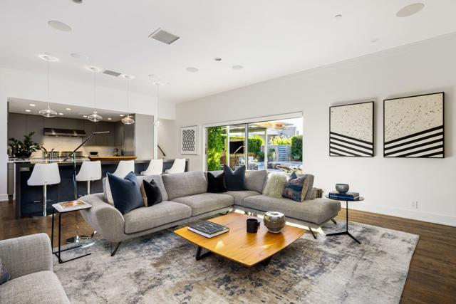 1047 Hunter Drive, Palm Springs CA: https://media.crmls.org/mediaz/6459977c-70a4-4fc8-8287-e47399b1344c.jpg