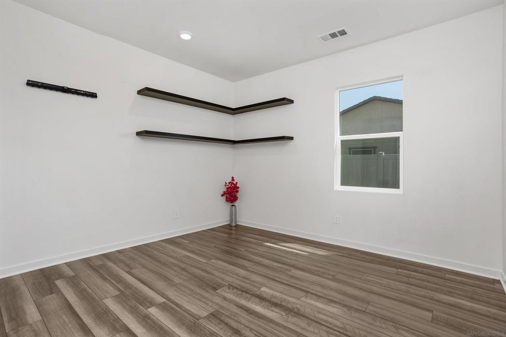 MLS #250036111SD image #22