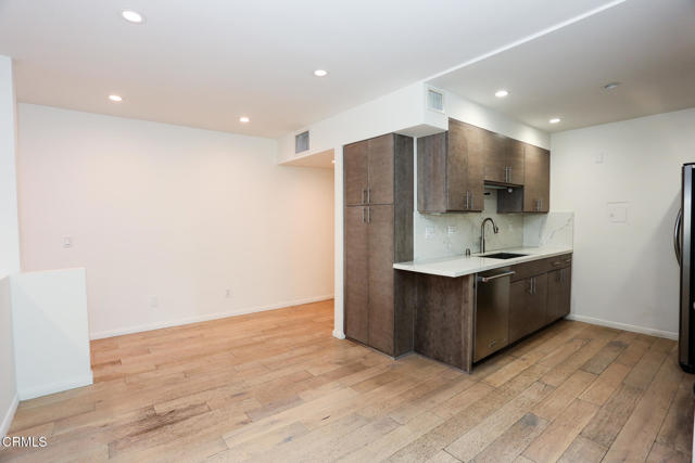 2491 Purdue Avenue, Los Angeles CA: https://media.crmls.org/mediaz/6459f475-aabb-4e4c-80b0-638084f4e8e0.jpg
