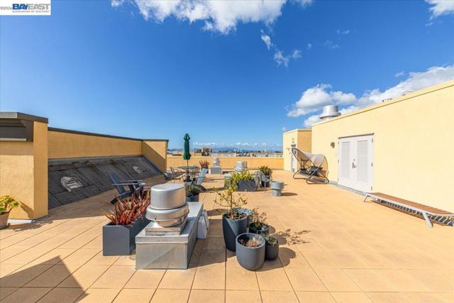 809 Clay St, Oakland CA: https://media.crmls.org/mediaz/645a07e9-2702-4744-a83a-835e589fdf05.jpg