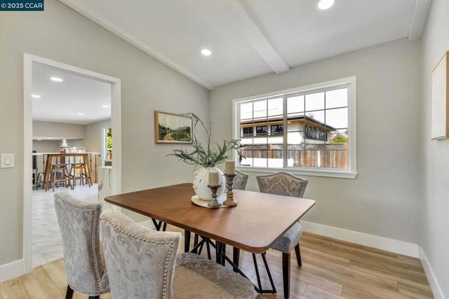 2782 Canyon Creek Dr, San Ramon CA: https://media.crmls.org/mediaz/645a5416-accd-4cb6-99d2-7d8f46f4aa26.jpg