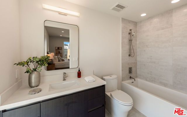 505 Barrington, Los Angeles CA: https://media.crmls.org/mediaz/645aafef-61ef-4eff-a3f9-34cb211d2202.jpg