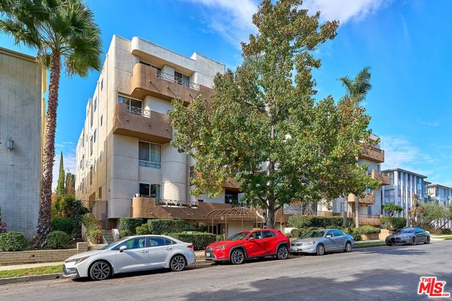 333 Westminster Avenue, Los Angeles CA: https://media.crmls.org/mediaz/645b5650-e8ad-4573-9e7a-5a72eca5ec7a.jpg