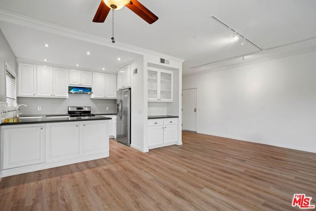 11938 Courtleigh Drive, Los Angeles CA: https://media.crmls.org/mediaz/645b7979-3391-492b-b643-57f853f68bdc.jpg