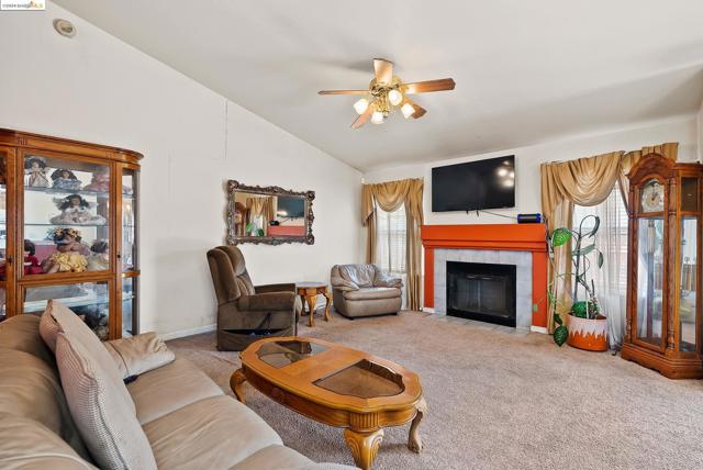 Image 9 of 39 For 8038 Torrente Way