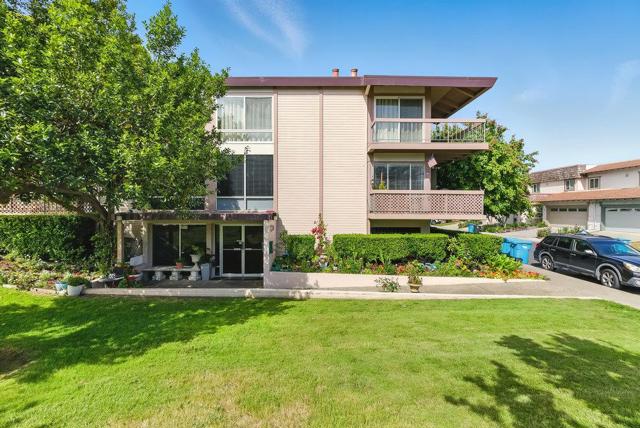 707 Fathom Drive, San Mateo CA: https://media.crmls.org/mediaz/645b9ef9-ac48-4d23-a604-73c61df0360c.jpg