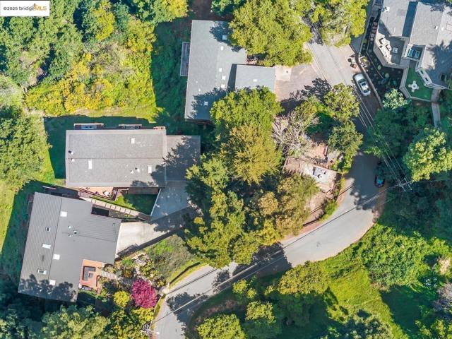 6533 Chelton DR, Oakland CA: https://media.crmls.org/mediaz/645badae-0b31-4698-a90d-50810a080b69.jpg