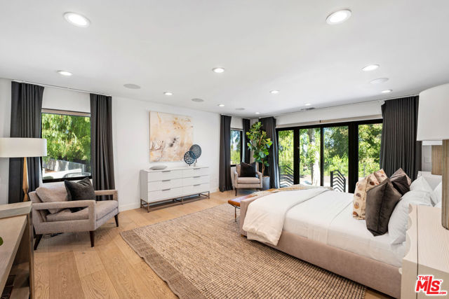 19536 Wells Drive, Tarzana CA: https://media.crmls.org/mediaz/645be9b8-f050-4304-a61c-e5818bfcad09.jpg
