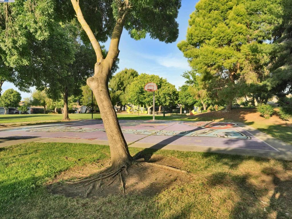 https://media.crmls.org/mediaz/645c36f5-6fba-4ee6-b748-504a87927de4.jpg?preset=X-Large