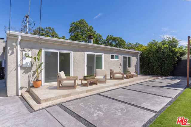 3921 S Victoria Avenue, Los Angeles CA: https://media.crmls.org/mediaz/645cd302-65ea-4a10-b328-d67781b6b67c.jpg