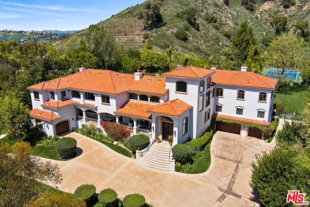 23593 Park South Street, Calabasas CA: https://media.crmls.org/mediaz/645d16d2-9475-411a-8e22-5fc502fe183e.jpg