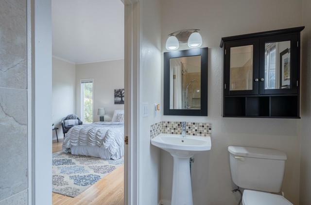 24935 Corte Poco, Salinas CA: https://media.crmls.org/mediaz/645d7ff0-c413-40d4-84af-ee63a1ffbe04.jpg