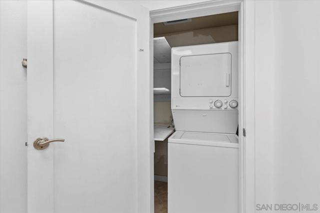 5490 La Jolla Blvd, La Jolla CA: https://media.crmls.org/mediaz/645d8adc-4b6d-4ca5-aa0a-096ba12076e4.jpg