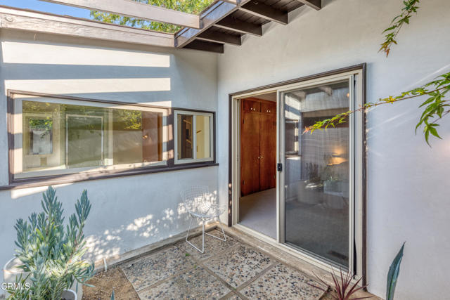 1570 Old House Road, Pasadena CA: https://media.crmls.org/mediaz/645da881-e201-4972-b099-52fa08824a21.jpg