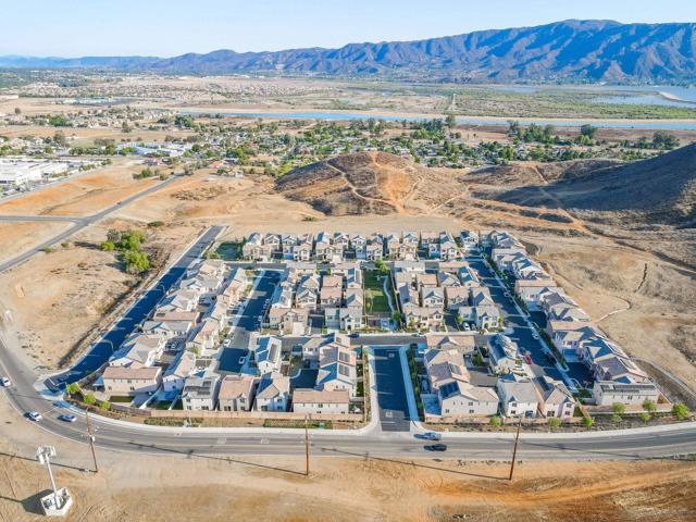 532 Enzo St, Lake Elsinore CA: https://media.crmls.org/mediaz/645db448-9927-4ade-8374-4465a69f93db.jpg