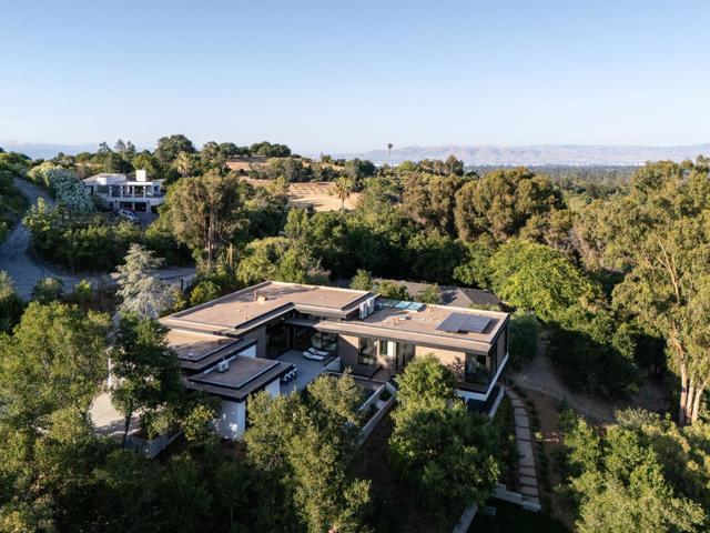 25251 La Rena Lane, Los Altos Hills CA: https://media.crmls.org/mediaz/645dc4e5-3cfa-4b3f-8be3-f0b8c8bfee84.jpg