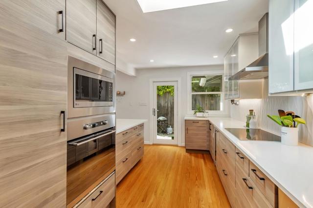 1528 Fernside Street, Redwood City CA: https://media.crmls.org/mediaz/645de55d-4a69-4b0c-9903-67eb3bb4a5da.jpg