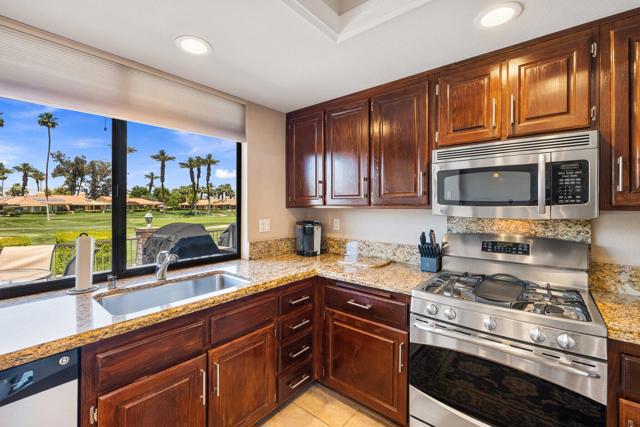 312 Castellana S, Palm Desert CA: https://media.crmls.org/mediaz/645e2aea-4a51-41f9-85c9-e1f13a3c8da8.jpg