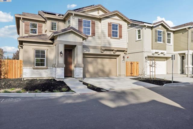 109 Creek View Cir, Fairfield CA: https://media.crmls.org/mediaz/645e8d31-8fd9-48d5-bad1-5a30a9031878.jpg