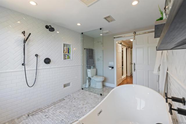 17924 Saint Andrews Dr, Poway CA: https://media.crmls.org/mediaz/645e9da5-b219-441a-856c-e64fbbfe4f7b.jpg