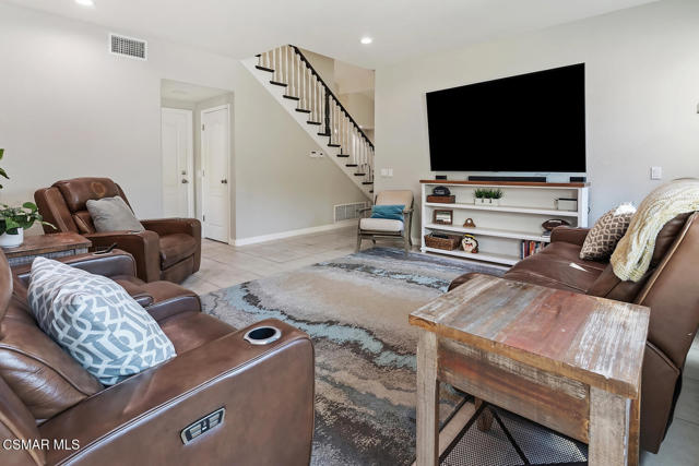 5625 Maricopa Drive, Simi Valley CA: https://media.crmls.org/mediaz/645eab62-6711-4a0e-b3c4-9888cd9d206e.jpg