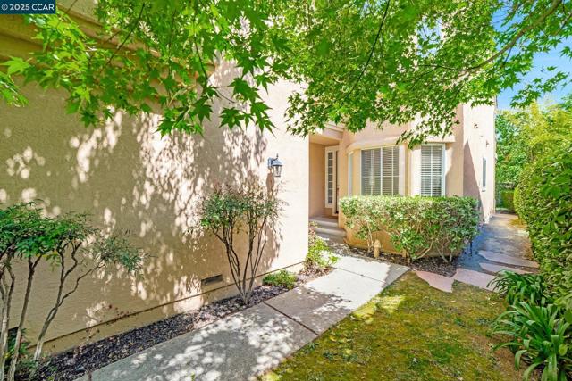 1364 Canyon Side Ave, San Ramon CA: https://media.crmls.org/mediaz/645f11a8-0555-4196-83e8-58cf4fa77ee8.jpg