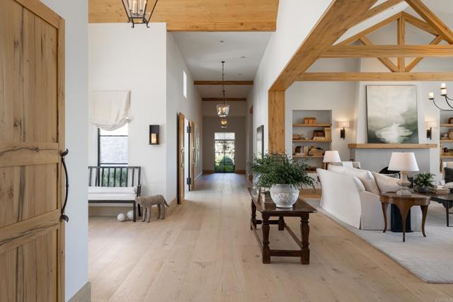 17845 Via de Fortuna, Rancho Santa Fe CA: https://media.crmls.org/mediaz/645f86ed-76f4-4274-928f-85f67c8bf6ee.jpg