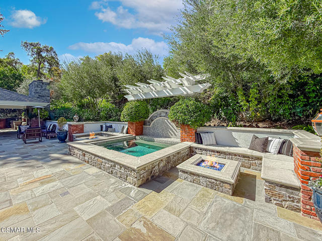 581 Lakeview Canyon Road, Westlake Village CA: https://media.crmls.org/mediaz/64602358-fe0e-4c87-8107-34ae677d320f.jpg