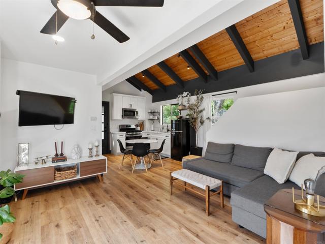 20790 Fortuna Del Norte, Escondido CA: https://media.crmls.org/mediaz/64606391-6d2f-4a22-8d65-0d11a46a7e0f.jpg