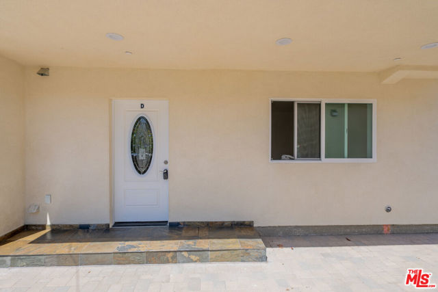 1031 Thompson, Glendale CA: https://media.crmls.org/mediaz/6460b02c-1807-4923-b51a-4ded3bf8c8d5.jpg
