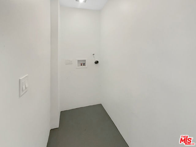2252 Verde Oak Drive, Los Angeles CA: https://media.crmls.org/mediaz/646152c5-a9b1-44df-aaf1-f1199bd9896c.jpg