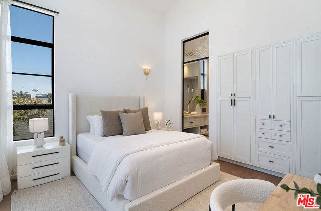 745 E Sunset Avenue, Venice CA: https://media.crmls.org/mediaz/646179ff-3605-47fd-a14f-30a0dd3a2076.jpg