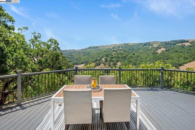 325 Bollinger Estates Ct, San Ramon CA: https://media.crmls.org/mediaz/6461f0cb-c29d-4f58-9e8b-0cdfffb1e989.jpg