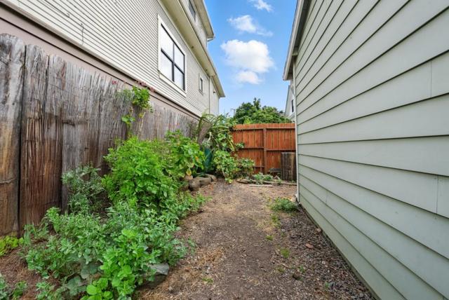 2930 Magnolia Street, Oakland CA: https://media.crmls.org/mediaz/64621cc5-950a-4e65-a3ec-97164c8c7069.jpg
